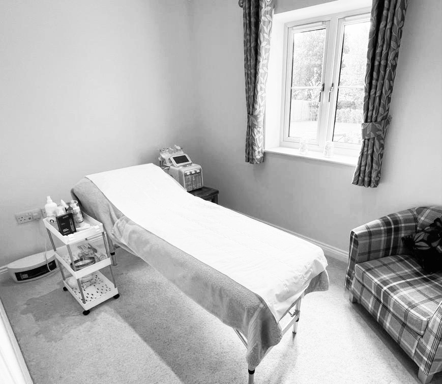Cotswold Glod and Lift Beauty Room